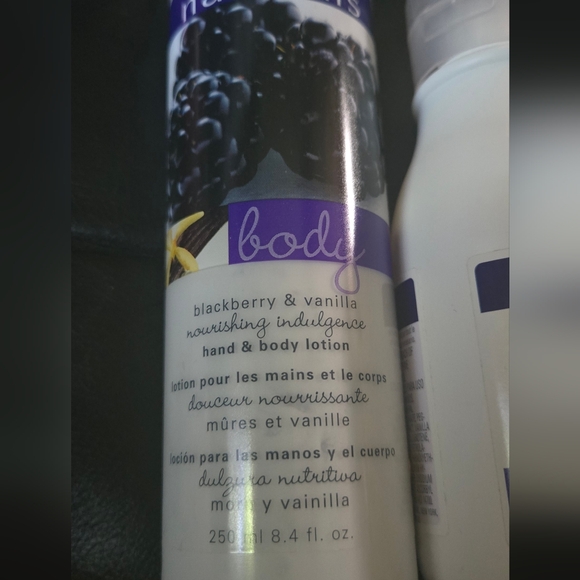 Avon Naturals Blackberry & Vanilla Set Full Size 8.4floz - Picture 8 of 8
